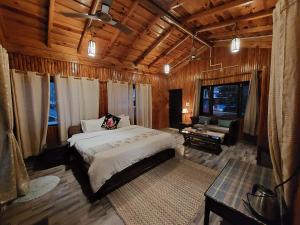 alinda house naukuchiatal by the ghaur