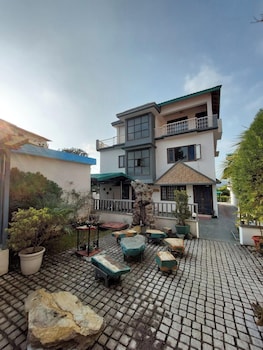 alinda house naukuchiatal by the ghaur