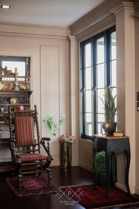 plubpla samut white villas