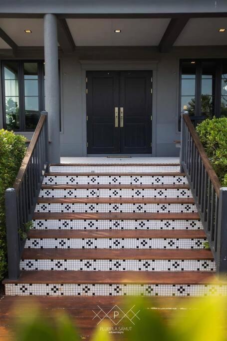 plubpla samut white villas