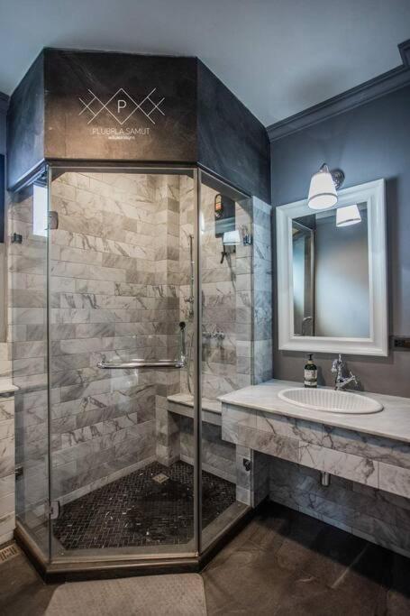 plubpla samut white villas