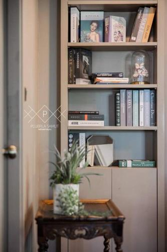 Plubpla Samut : White Villas,,3 star