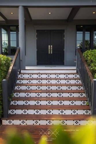 plubpla samut white villas