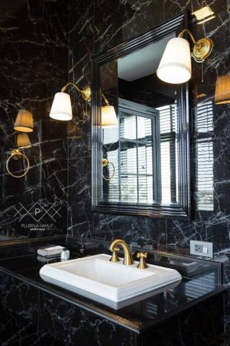 plubpla samut white villas