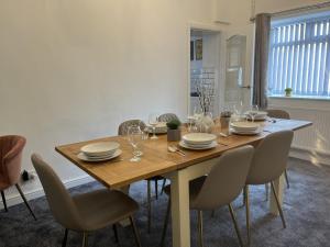 modernised 3 bedroom blackburn townhouse sleeps 6