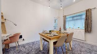 modernised 3 bedroom blackburn townhouse sleeps 6