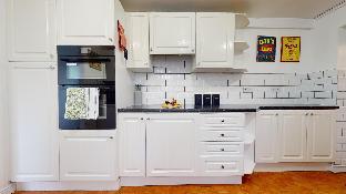 modernised 3 bedroom blackburn townhouse sleeps 6