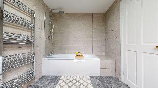 modernised 3 bedroom blackburn townhouse sleeps 6