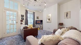 modernised 3 bedroom blackburn townhouse sleeps 6