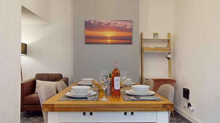 modernised 3 bedroom blackburn townhouse sleeps 6