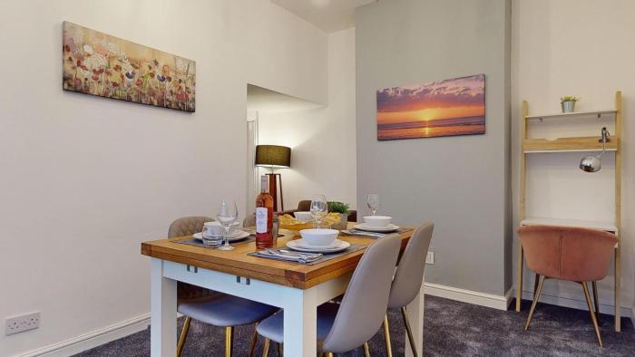 modernised 3 bedroom blackburn townhouse sleeps 6