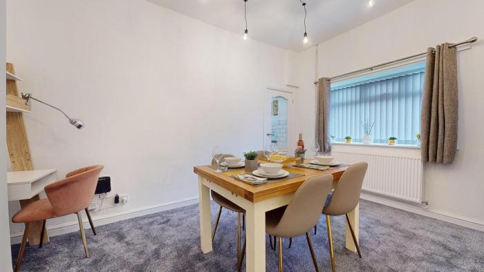 modernised 3 bedroom blackburn townhouse sleeps 6