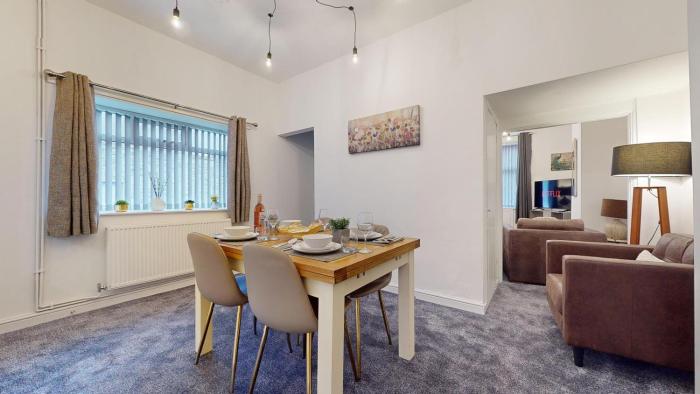 modernised 3 bedroom blackburn townhouse sleeps 6