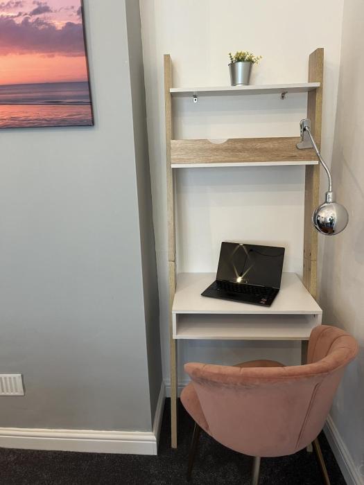 modernised 3 bedroom blackburn townhouse sleeps 6