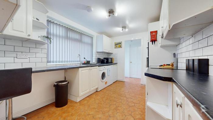 modernised 3 bedroom blackburn townhouse sleeps 6