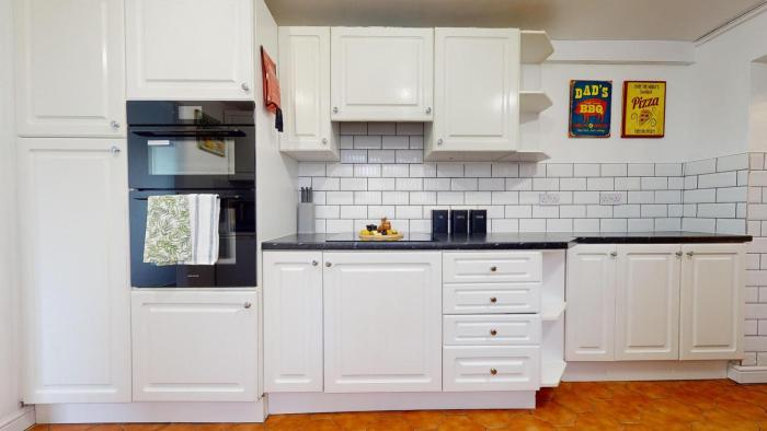 modernised 3 bedroom blackburn townhouse sleeps 6