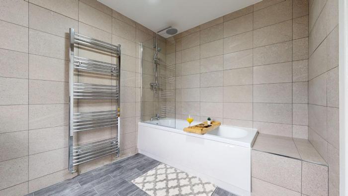 modernised 3 bedroom blackburn townhouse sleeps 6