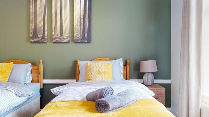 modernised 3 bedroom blackburn townhouse sleeps 6