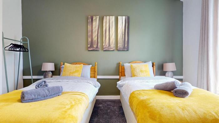 modernised 3 bedroom blackburn townhouse sleeps 6