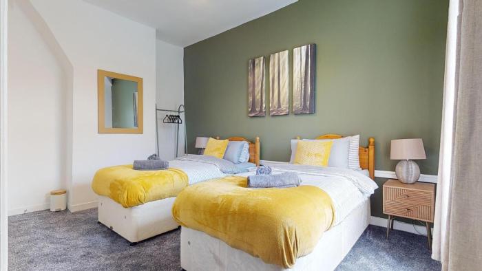 modernised 3 bedroom blackburn townhouse sleeps 6