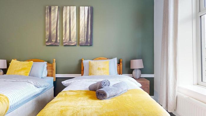 modernised 3 bedroom blackburn townhouse sleeps 6