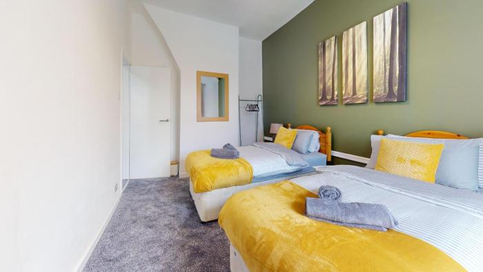 modernised 3 bedroom blackburn townhouse sleeps 6