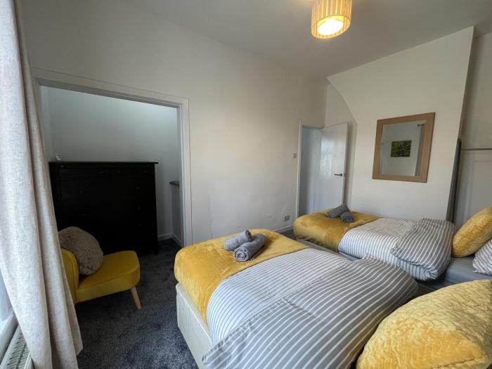 modernised 3 bedroom blackburn townhouse sleeps 6