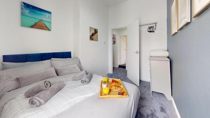 modernised 3 bedroom blackburn townhouse sleeps 6