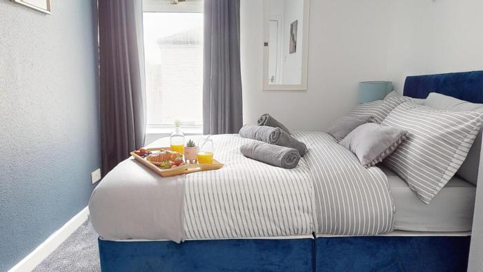 modernised 3 bedroom blackburn townhouse sleeps 6