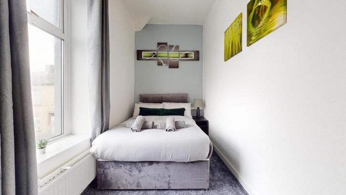 modernised 3 bedroom blackburn townhouse sleeps 6