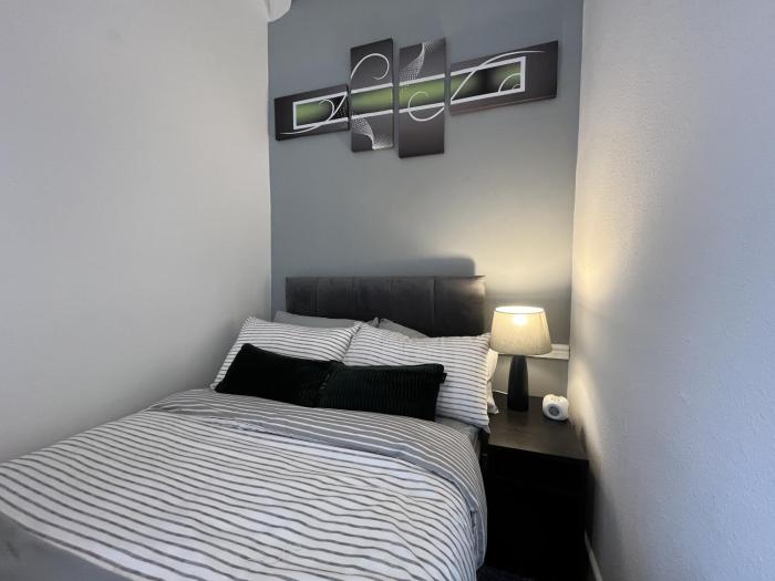 modernised 3 bedroom blackburn townhouse sleeps 6