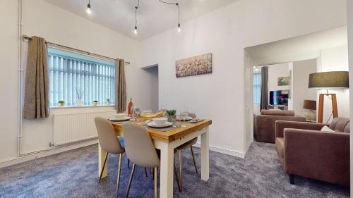 modernised 3 bedroom blackburn townhouse sleeps 6