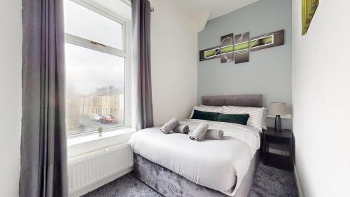 Modernised 3-Bedroom Blackburn Townhouse Sleeps 6,,4 star