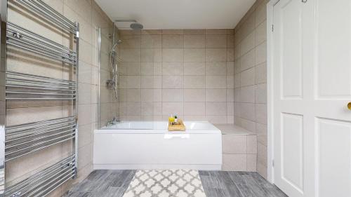 modernised 3 bedroom blackburn townhouse sleeps 6