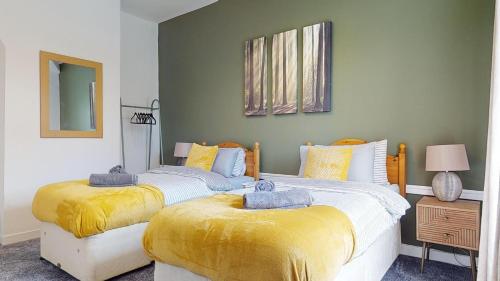 modernised 3 bedroom blackburn townhouse sleeps 6