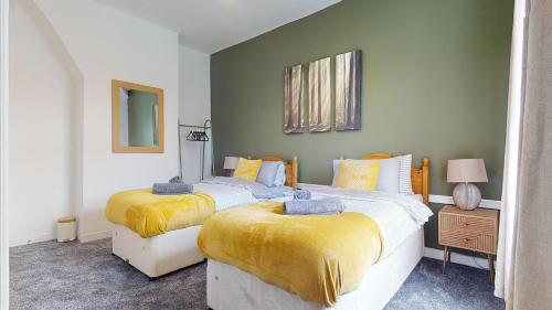 modernised 3 bedroom blackburn townhouse sleeps 6