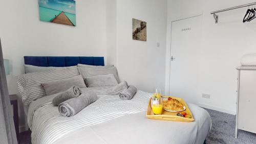 modernised 3 bedroom blackburn townhouse sleeps 6