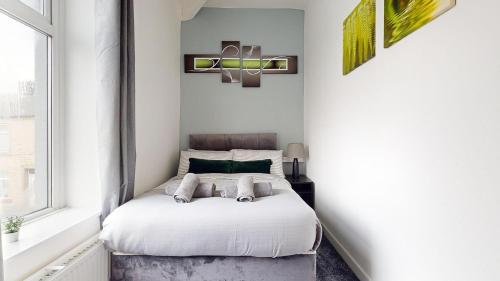 modernised 3 bedroom blackburn townhouse sleeps 6