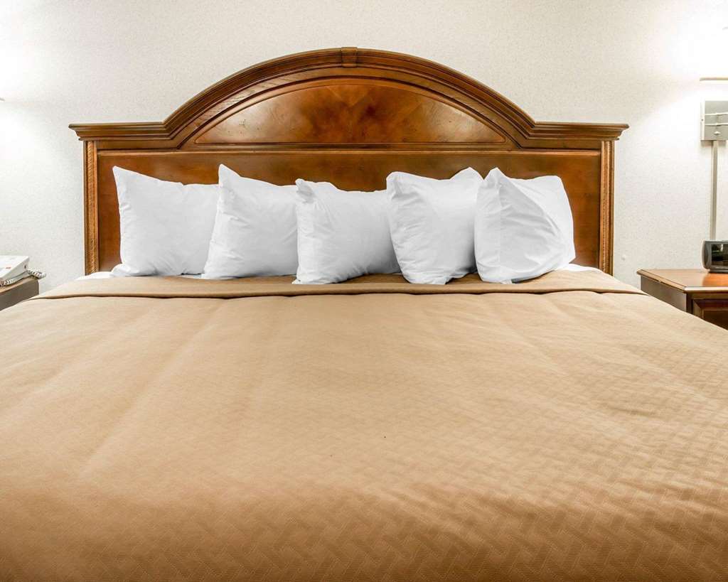 quality inn and suites mackinaw city beachfront