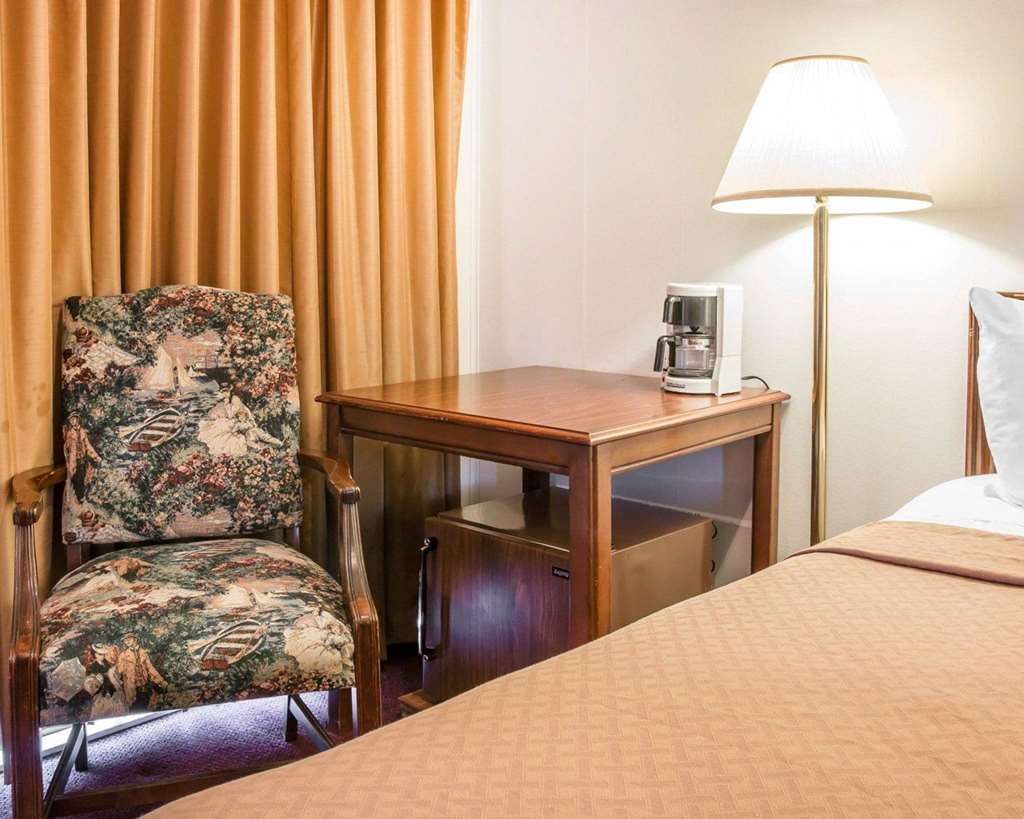 quality inn and suites mackinaw city beachfront