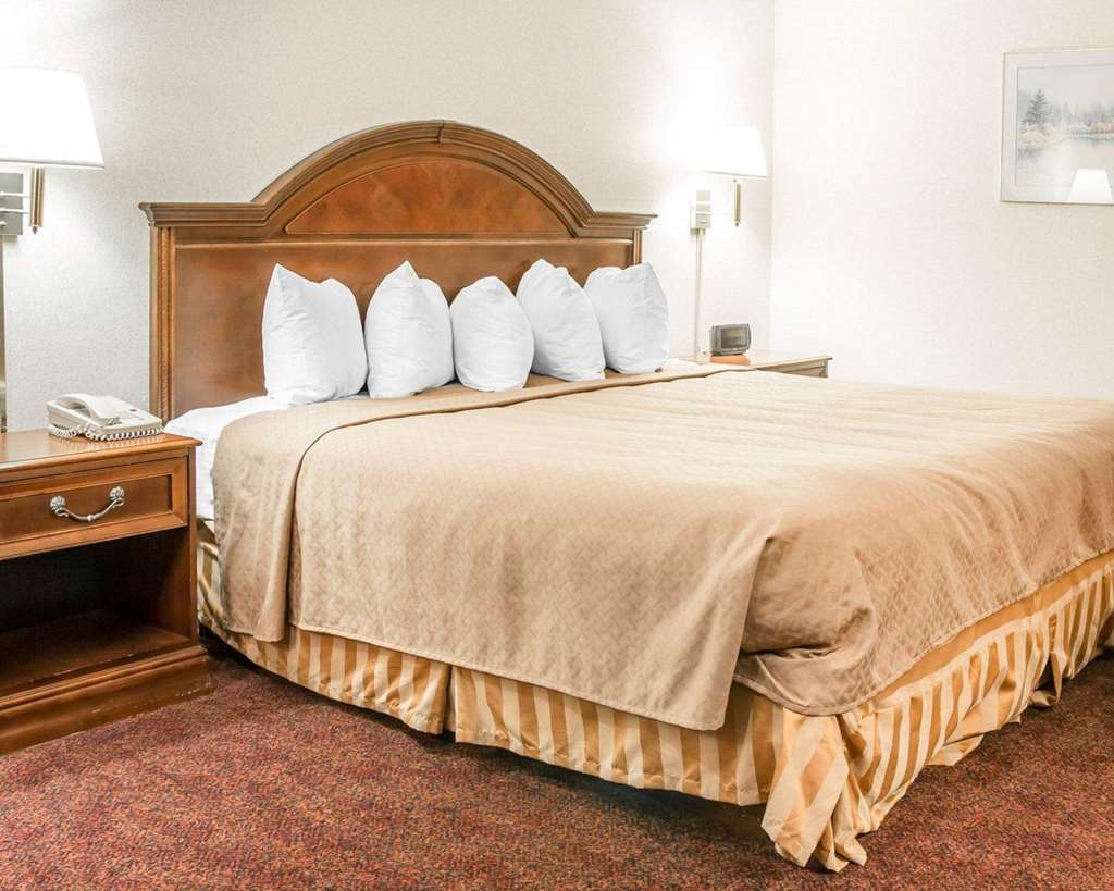 quality inn and suites mackinaw city beachfront