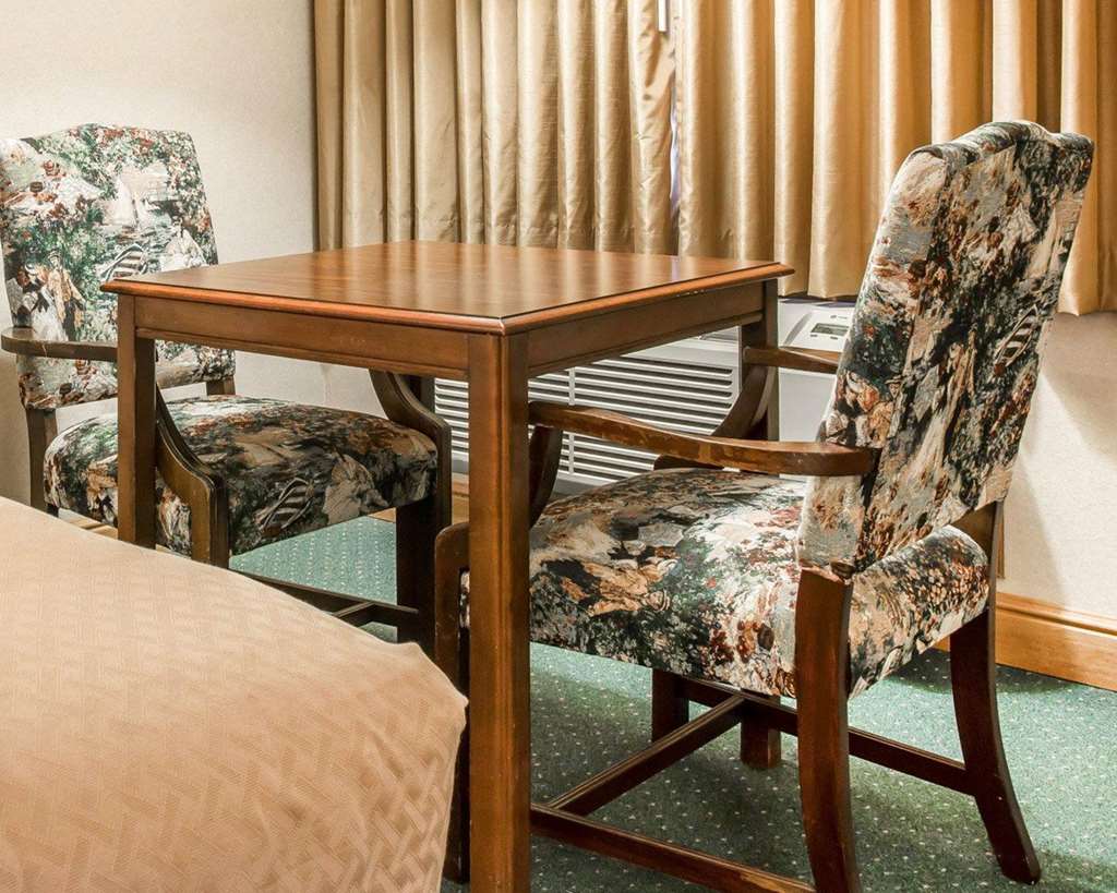 quality inn and suites mackinaw city beachfront