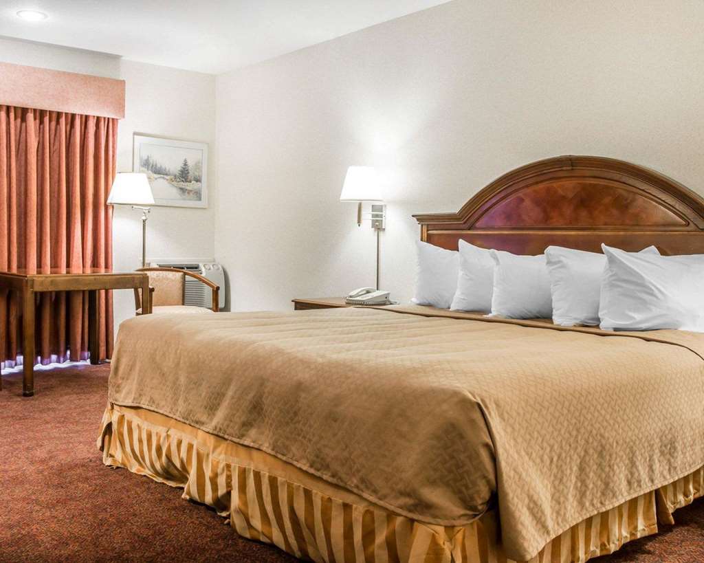 quality inn and suites mackinaw city beachfront