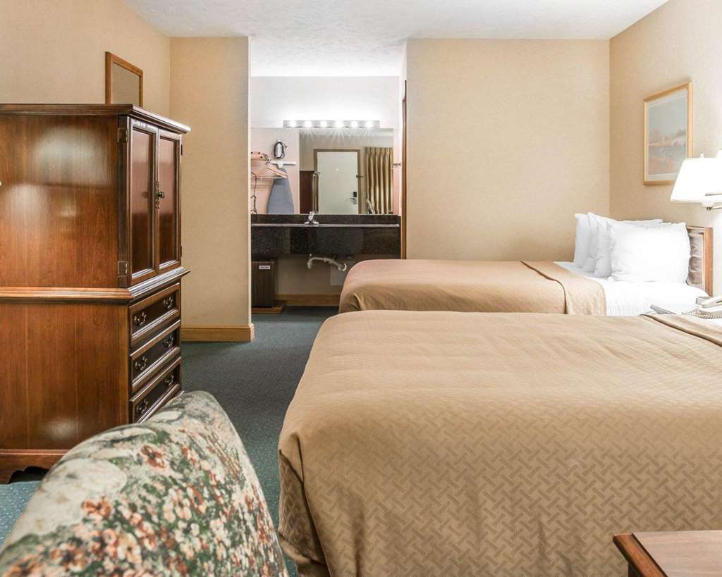 quality inn and suites mackinaw city beachfront