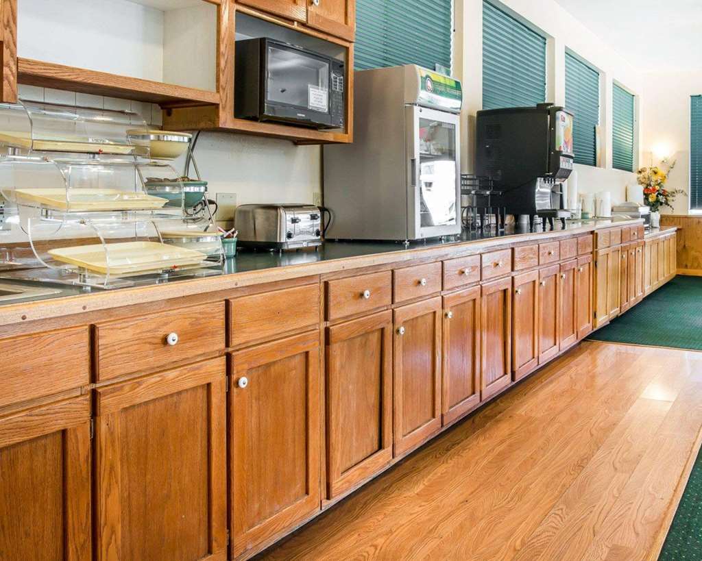 quality inn and suites mackinaw city beachfront