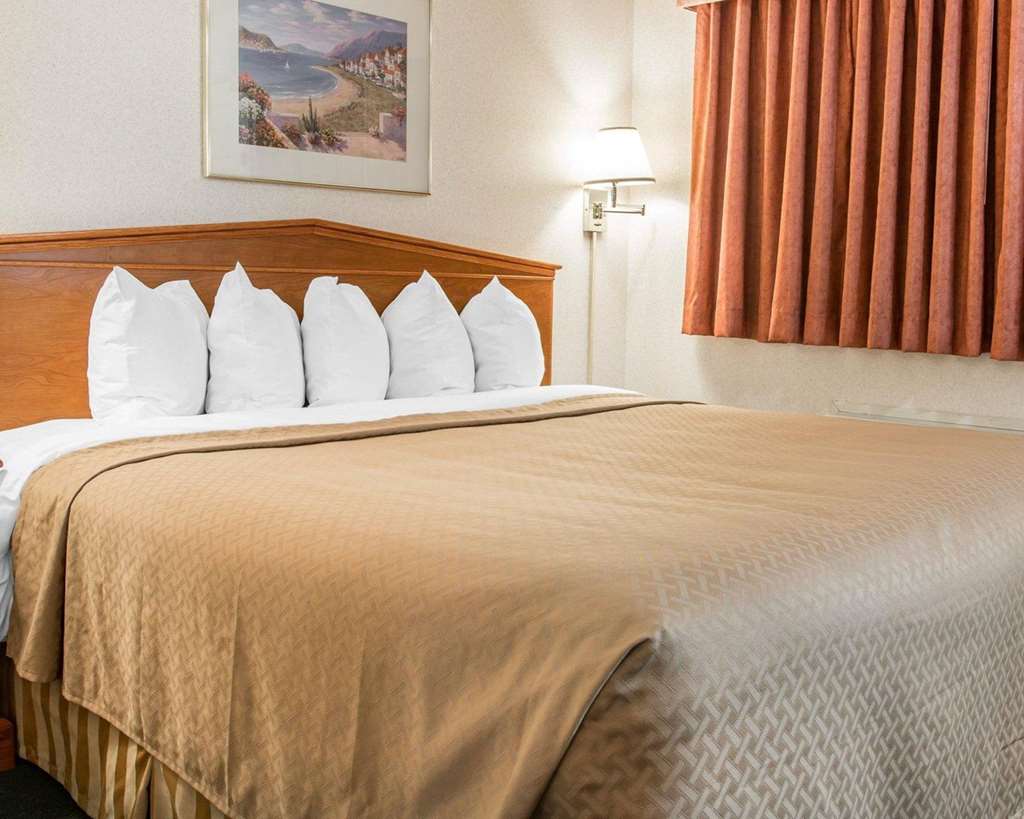 quality inn and suites mackinaw city beachfront