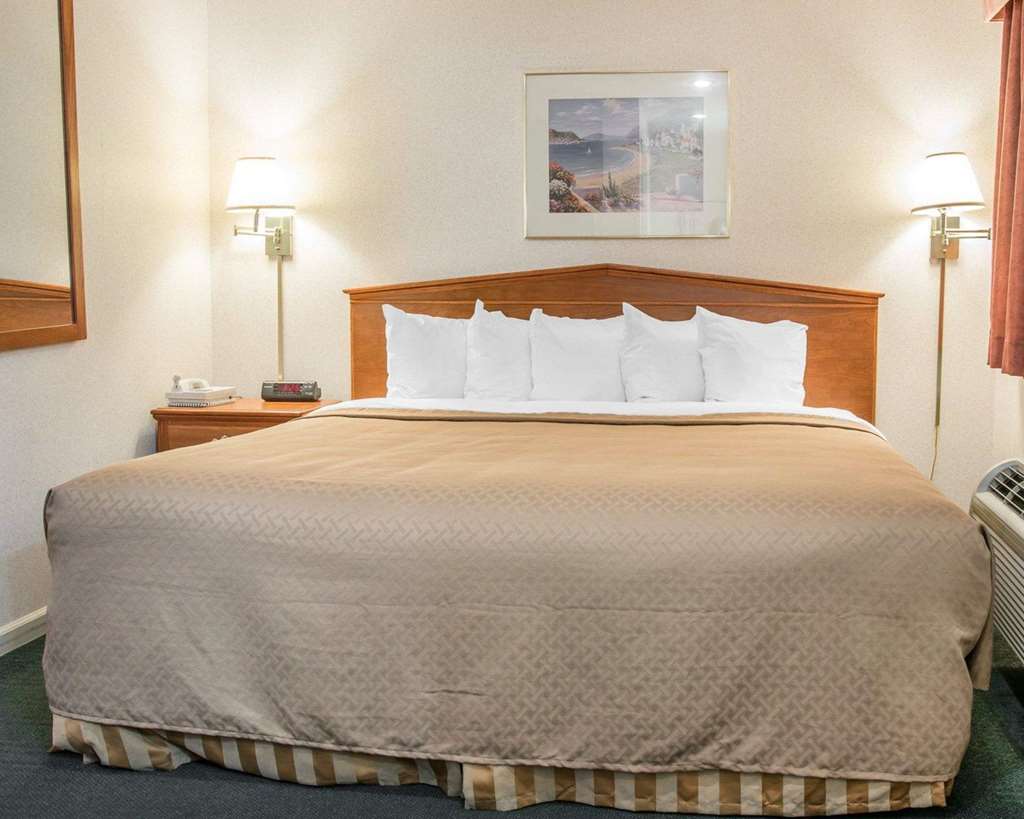 quality inn and suites mackinaw city beachfront