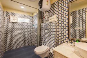 sheel mahal close to hawa mahal