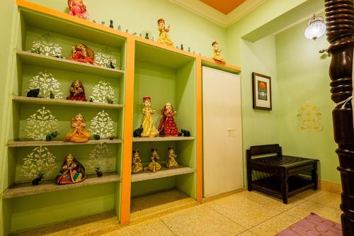 sheel mahal close to hawa mahal