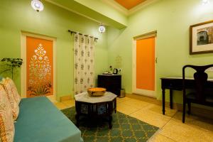 sheel mahal close to hawa mahal